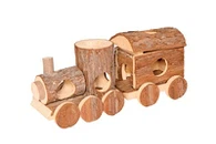 Kuća u obliku vlaka od drveta od kore zamorca