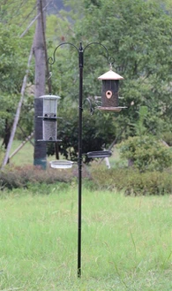 Metalni stalak za hranilicu ptica